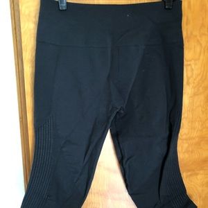 Women’s lululemon grey crops